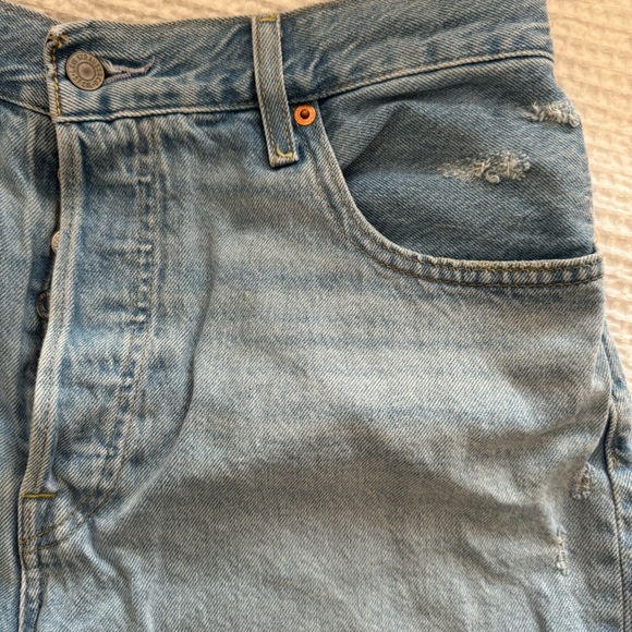 LEVI’S RIBCAGE DENIM SHORTS - Picture 5 of 9